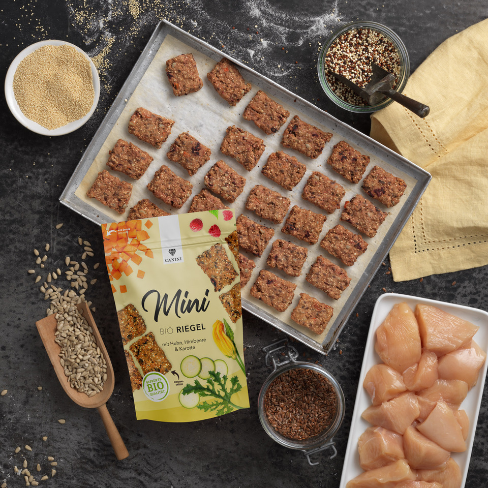 Mini Bio Riegel mit Huhn, Himbeere & Karotte